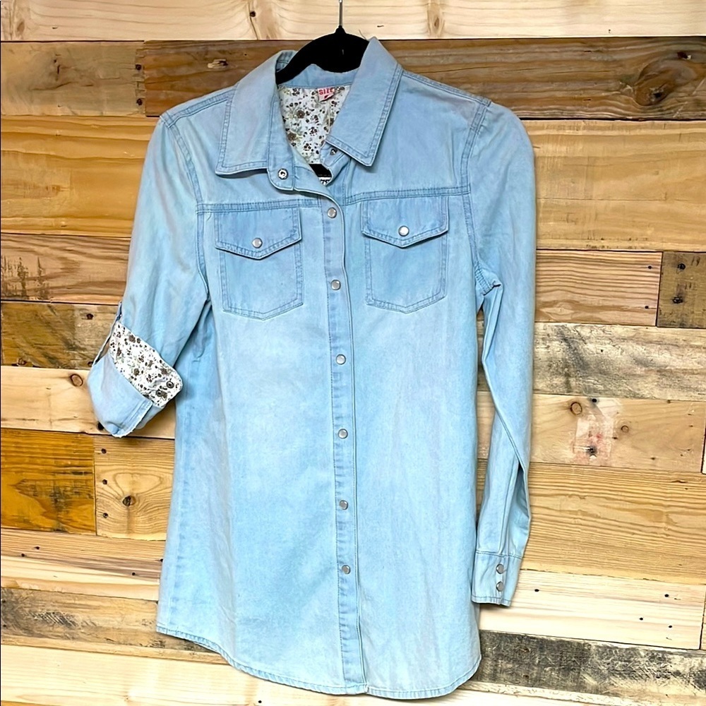 Light wash denim with floral cuffs size S snap down front chest pockets shirt